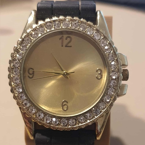 Accessories - 🦋10/$20🦋 Goldtone Rhinestone Silicone Women's Watch